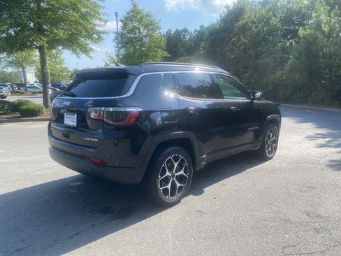 Used 2025 Jeep Compass Limited AWD/4WD image 3