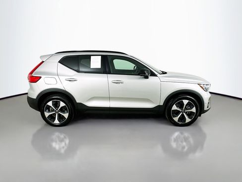 Used 2025 Volvo XC40 B5 Plus AWD/4WD image 4