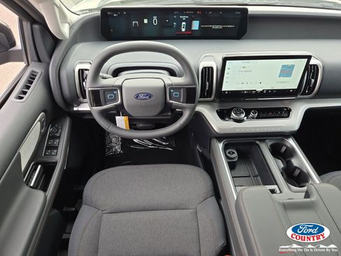 New 2025 Ford Expedition Active image 9