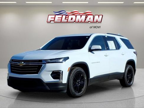 Used 2023 Chevrolet Traverse LT FWD image 1