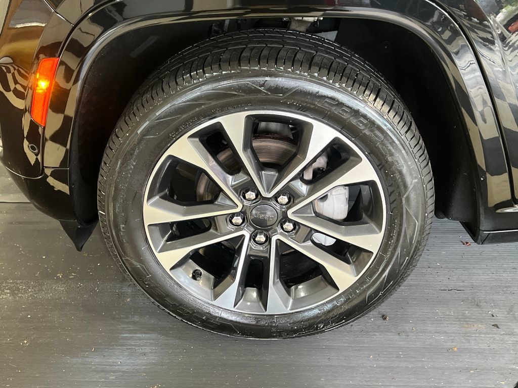 Used 2023 Jeep Grand Cherokee Overland AWD/4WD image 5