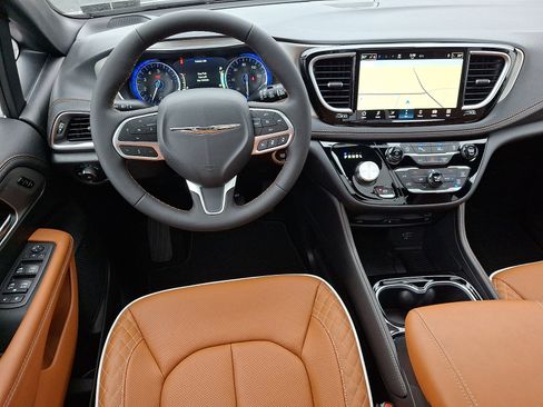 New 2026 Chrysler Pacifica Pinnacle AWD/4WD image 9
