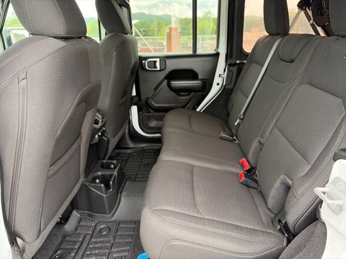 Used 2022 Jeep Wrangler Unlimited Sport AWD/4WD image 18