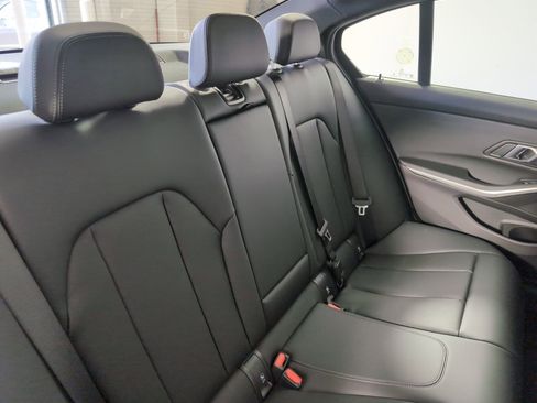 Used 2025 BMW 330i Sedan w/ Convenience Package image 31