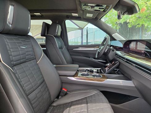New 2026 Cadillac Escalade ESV Platinum Sport w/ LPO, ONYX Package AWD/4WD image 30