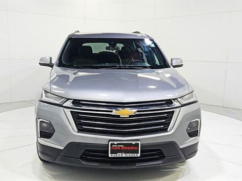 Used 2023 Chevrolet Traverse LT FWD image 2