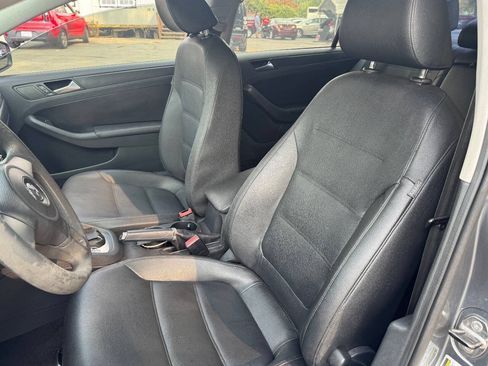 Used 2011 Volkswagen Jetta SE FWD image 9