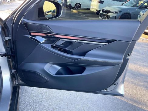 Certified 2026 BMW i5 eDrive40 w/ Premium Package RWD image 24