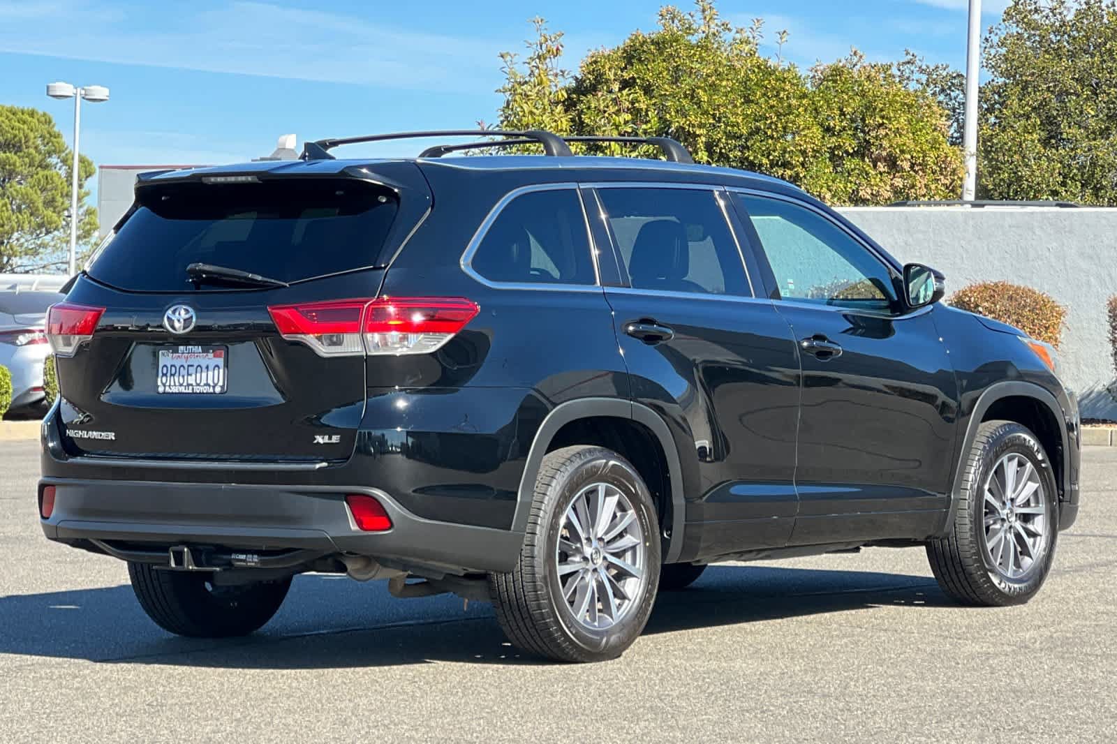 Used 2018 Toyota Highlander XLE FWD image 2