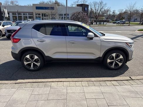 Used 2025 Volvo XC40 B5 Plus AWD/4WD image 6