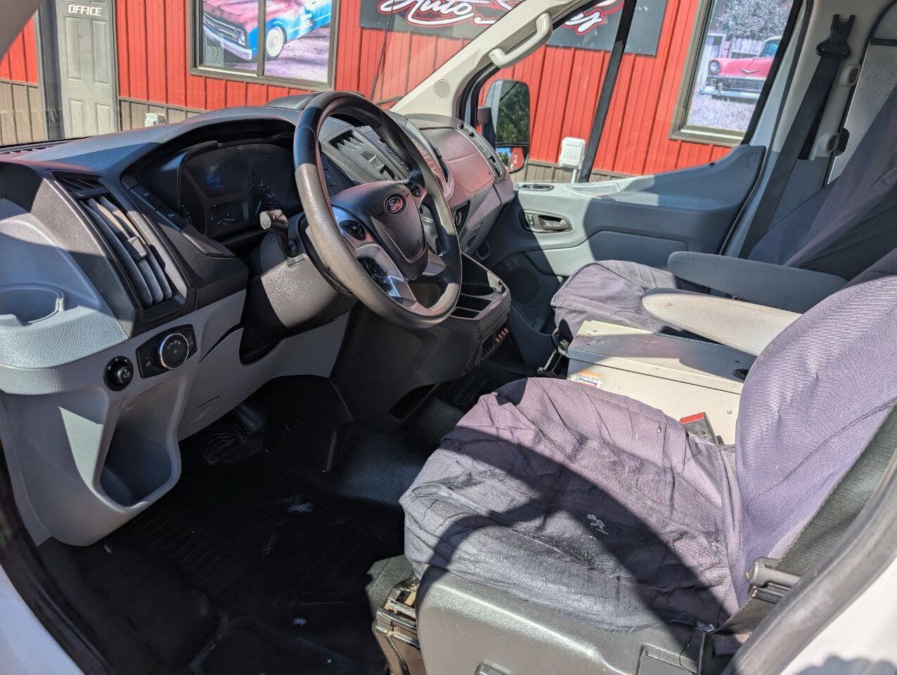 Used 2018 Ford Transit 250 130 Low Roof RWD image 11