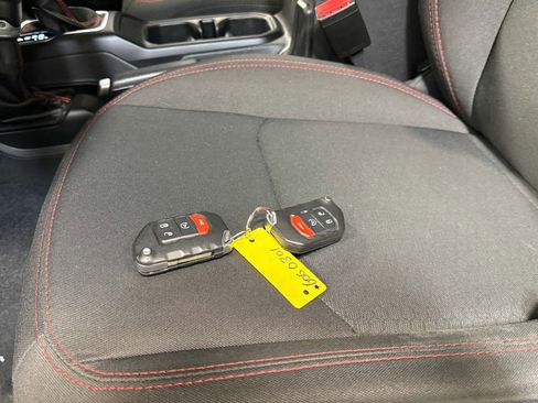 Used 2022 Jeep Wrangler Unlimited Rubicon w/ Cold Weather Group AWD/4WD image 20