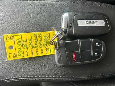 Used 2018 Jeep Renegade Altitude FWD image 15