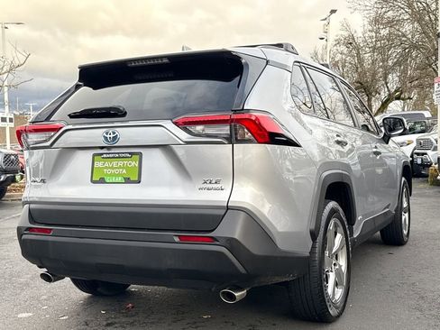 Used 2021 Toyota RAV4 XLE Premium image 5