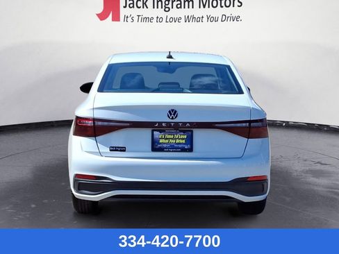 Used 2025 Volkswagen Jetta S image 4