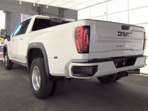 Used 2024 GMC Sierra 3500 Denali Ultimate AWD/4WD image 4