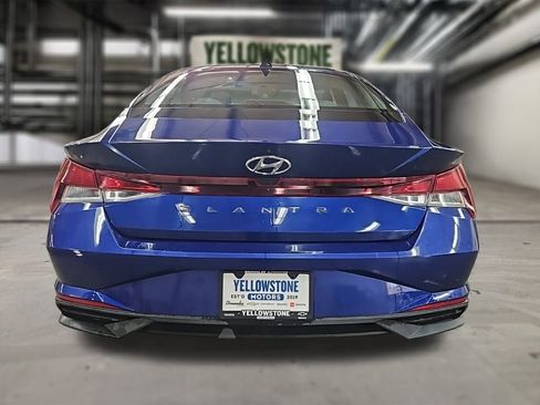 Used 2021 Hyundai Elantra SE image 2