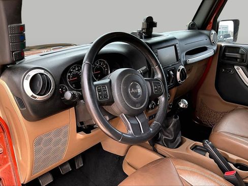 Used 2014 Jeep Wrangler Unlimited Sahara w/ Connectivity Group AWD/4WD image 13