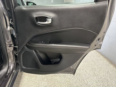 Used 2019 Jeep Compass Latitude w/ Cold Weather Group AWD/4WD image 19