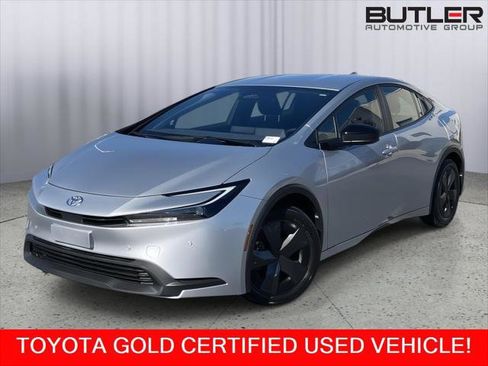 Certified 2025 Toyota Prius LE image 1