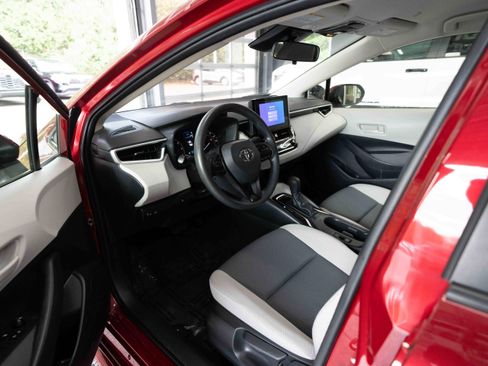 Used 2025 Toyota Corolla LE FWD image 8