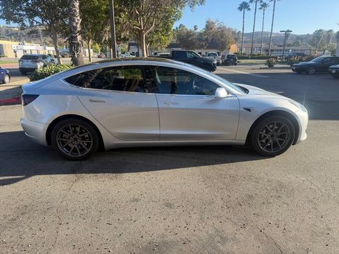 Used 2018 Tesla Model 3 Long Range RWD image 15