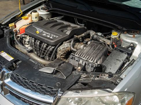 Used 2012 Dodge Avenger SXT FWD image 19