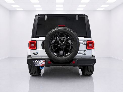 Used 2023 Jeep Wrangler Unlimited Sahara AWD/4WD image 14