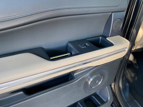 Used 2024 Ford Expedition Limited image 31