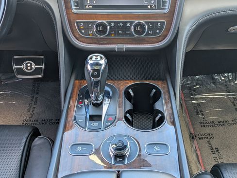 Used 2020 Bentley Bentayga AWD/4WD image 21