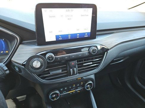 Used 2020 Ford Escape Titanium image 22