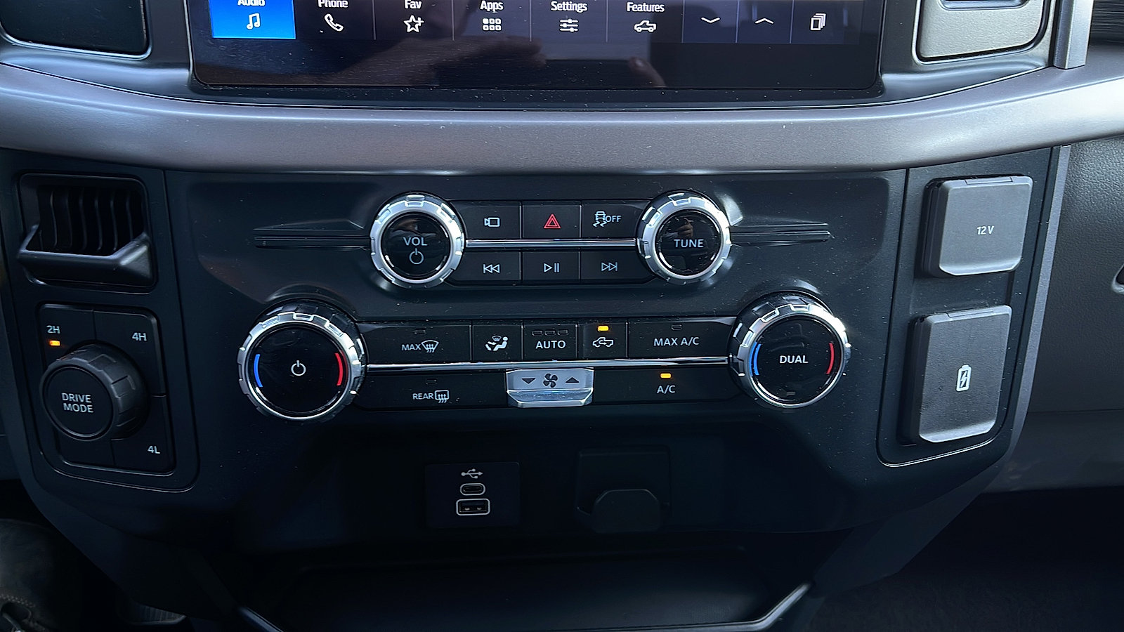 Used 2025 Ford F150 XLT w/ Equipment Group 301A Standard AWD/4WD image 18