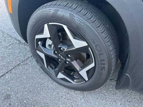 Used 2024 Kia Seltos EX image 9