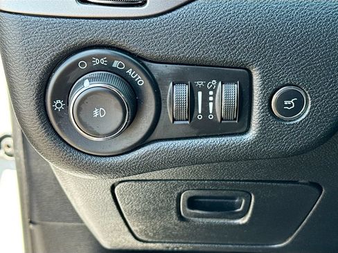 Used 2021 Jeep Cherokee Limited w/ Mopar Interior Package AWD/4WD image 10