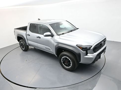 Used 2024 Toyota Tacoma TRD Off-Road image 19