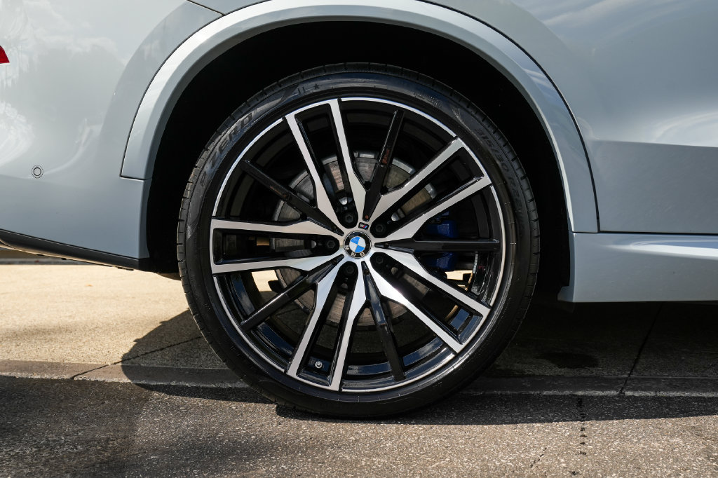 Used 2024 BMW X5 M60i AWD/4WD image 35