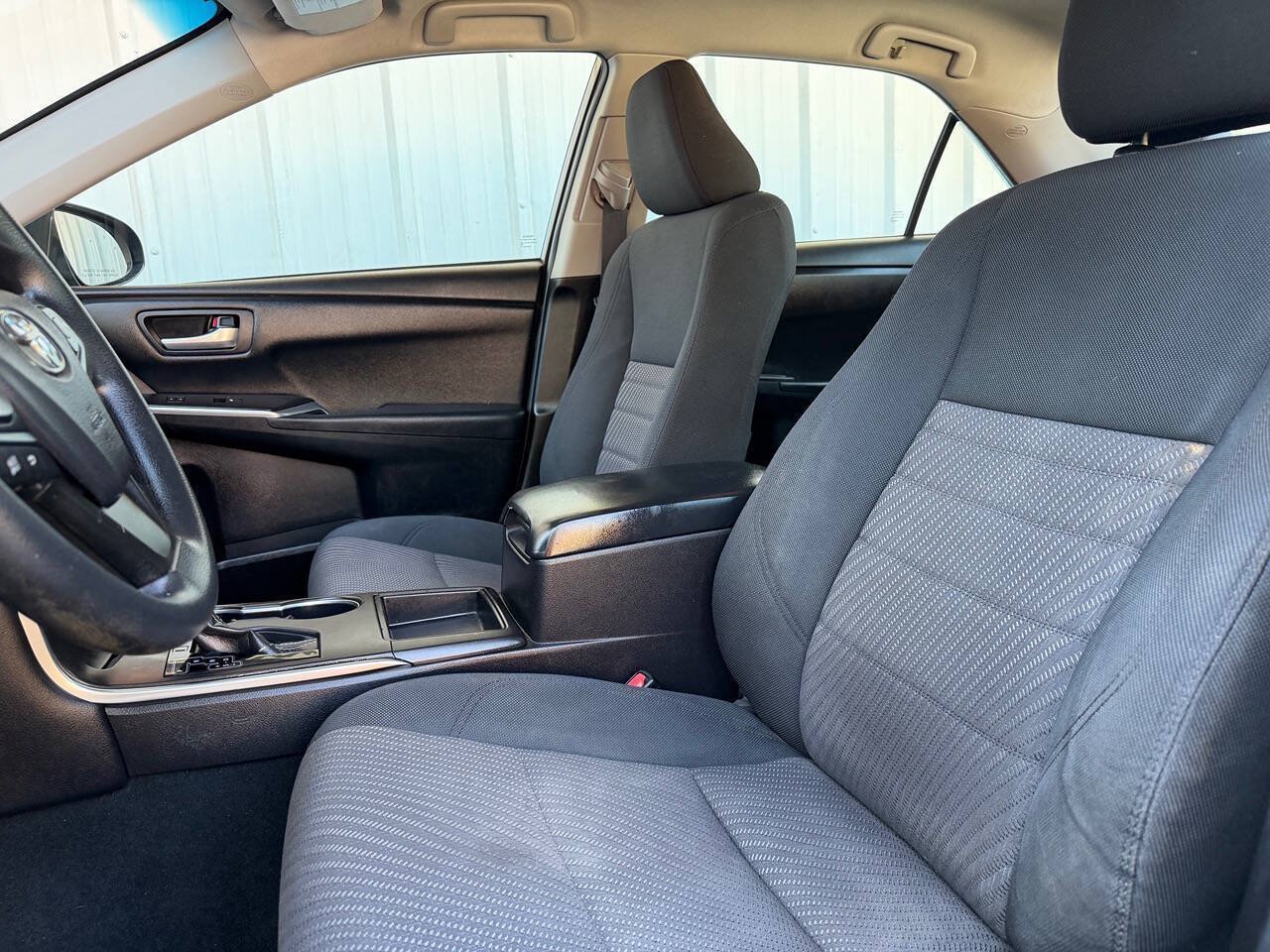 Used 2016 Toyota Camry LE FWD image 13