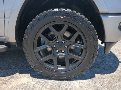 Used 2021 RAM 1500 Laramie AWD/4WD image 9