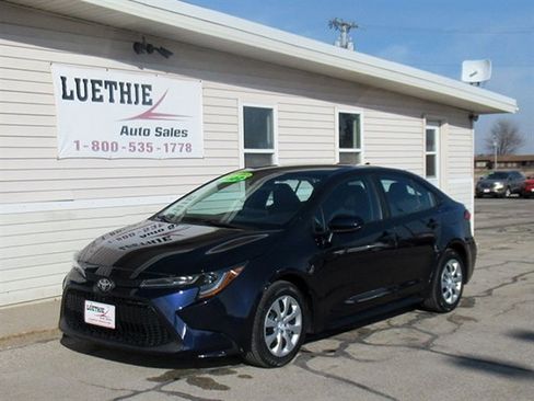 Used 2022 Toyota Corolla LE image 2