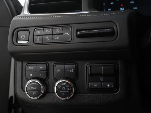 Used 2024 GMC Yukon Denali Ultimate AWD/4WD image 28