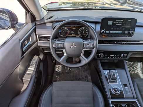 Used 2023 Mitsubishi Outlander SE AWD/4WD image 17