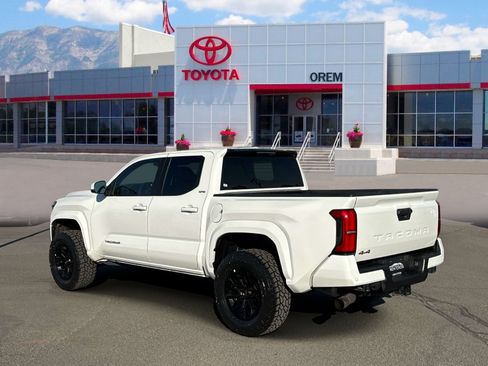 Used 2025 Toyota Tacoma SR5 AWD/4WD image 6