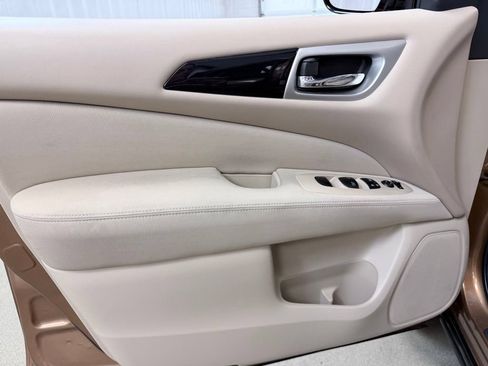 Used 2017 Nissan Pathfinder SV w/ Cargo Package FWD image 8