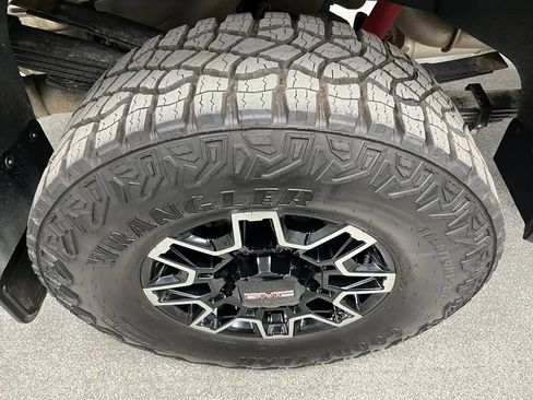 Used 2024 GMC Sierra 3500 AT4 w/ AT4 Premium Plus Package AWD/4WD image 17