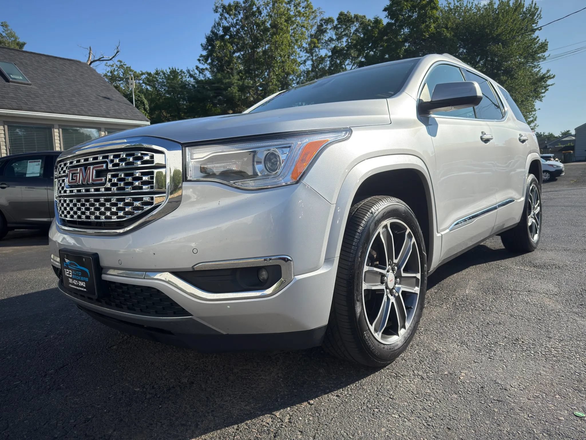 Used 2019 GMC Acadia Denali AWD/4WD image 3