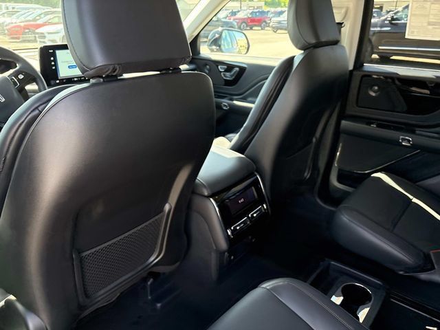 New 2025 Lincoln Aviator AWD w/ Equipment Group 101A image 17