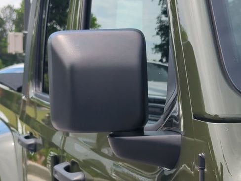 Certified 2021 Jeep Gladiator Sport AWD/4WD image 13