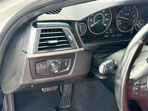 Used 2018 BMW 330e image 11