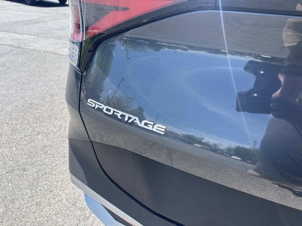 Used 2024 Kia Sportage EX AWD/4WD image 5