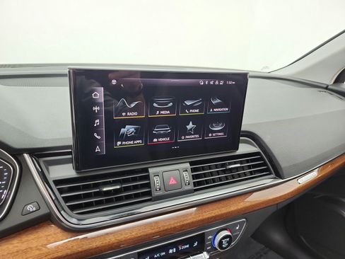 Used 2023 Audi Q5 2.0T Premium w/ Convenience Package AWD/4WD image 13